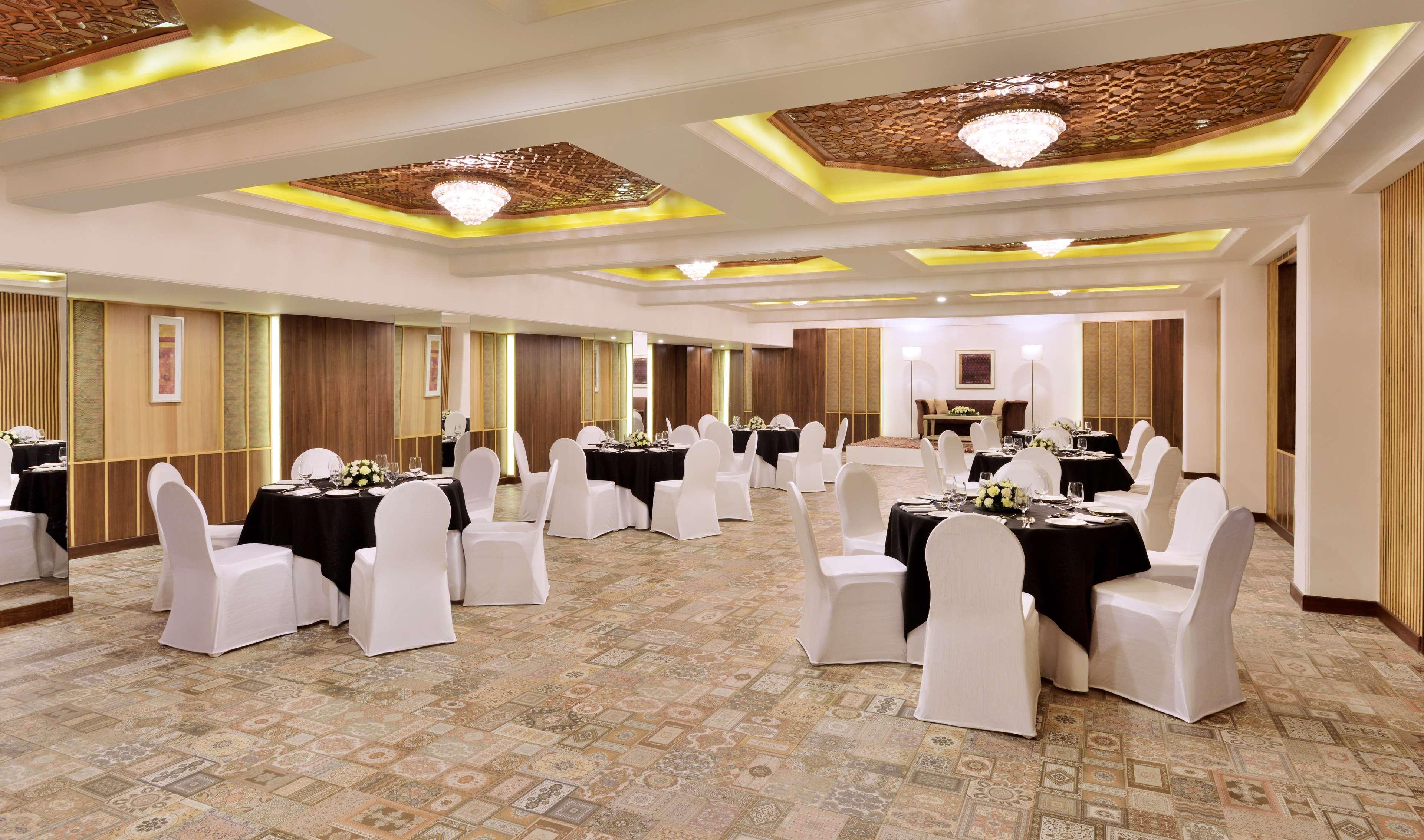 Radisson Srinagar Hotel Eksteriør billede