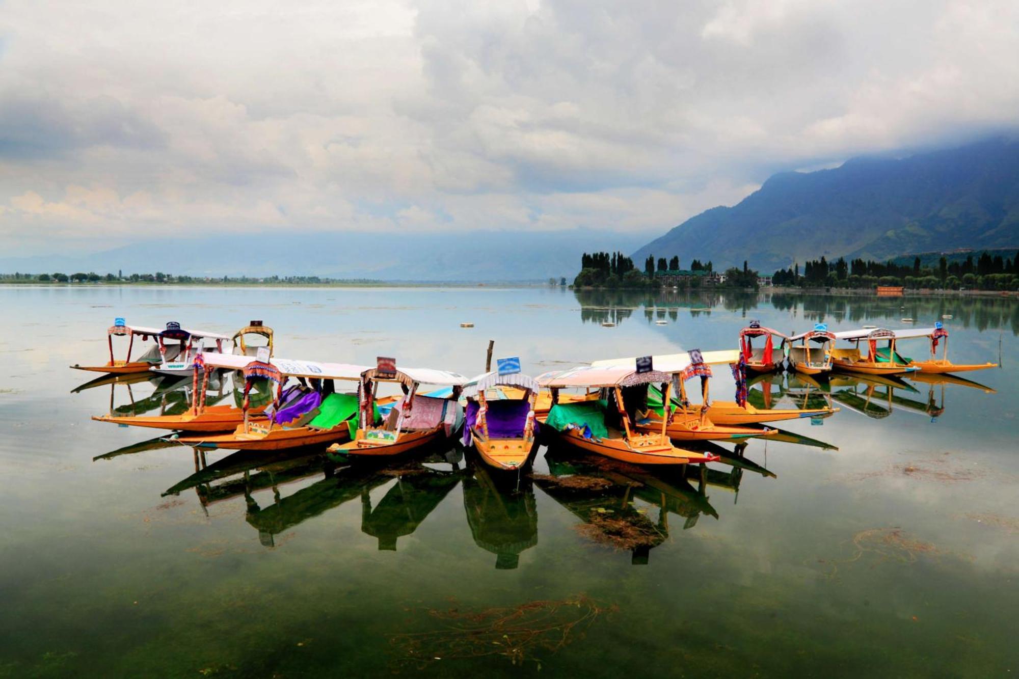 Radisson Srinagar Hotel Eksteriør billede