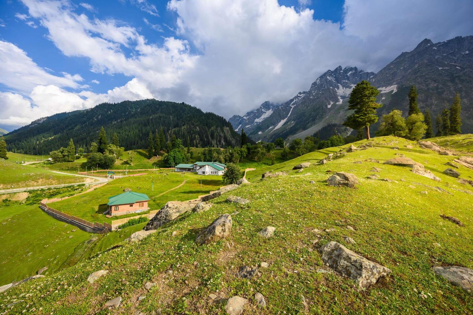 Radisson Srinagar Hotel Eksteriør billede