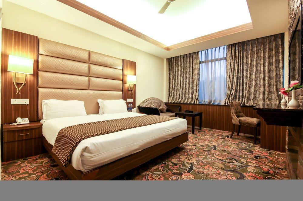 Radisson Srinagar Hotel Eksteriør billede