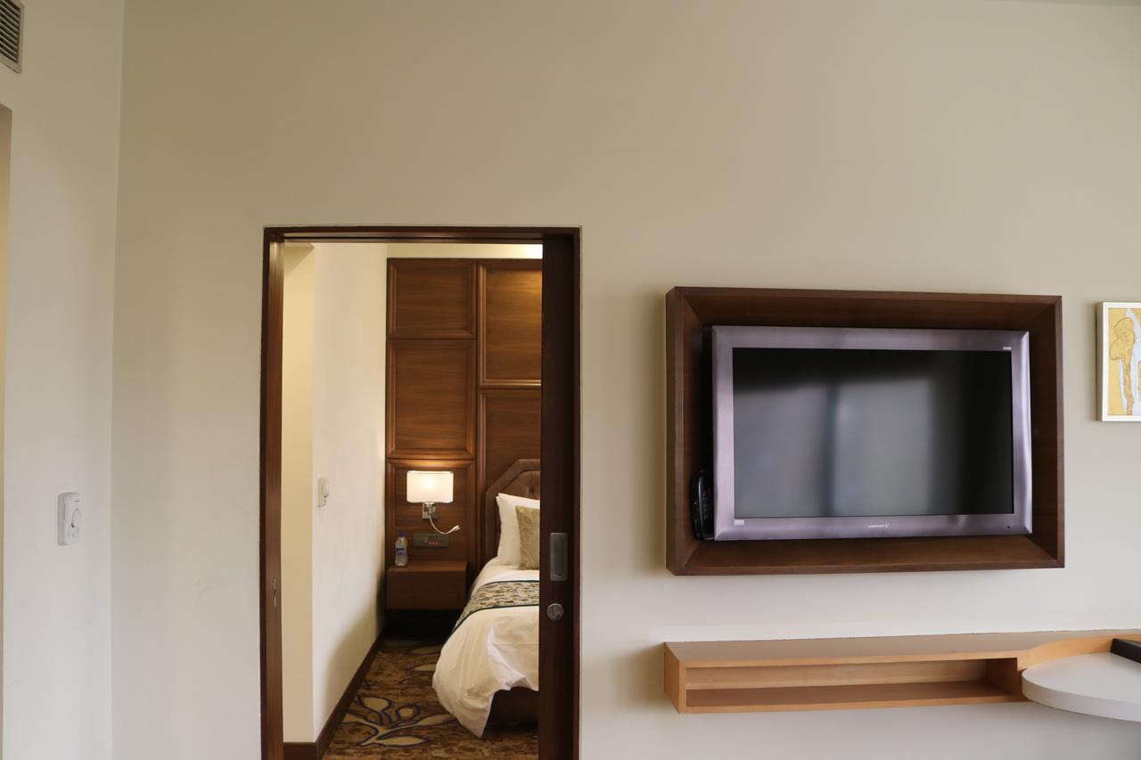 Radisson Srinagar Hotel Eksteriør billede