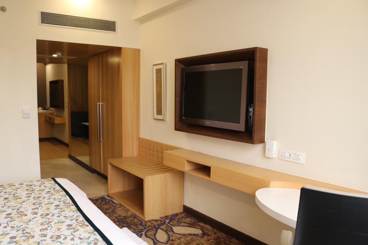 Radisson Srinagar Hotel Eksteriør billede