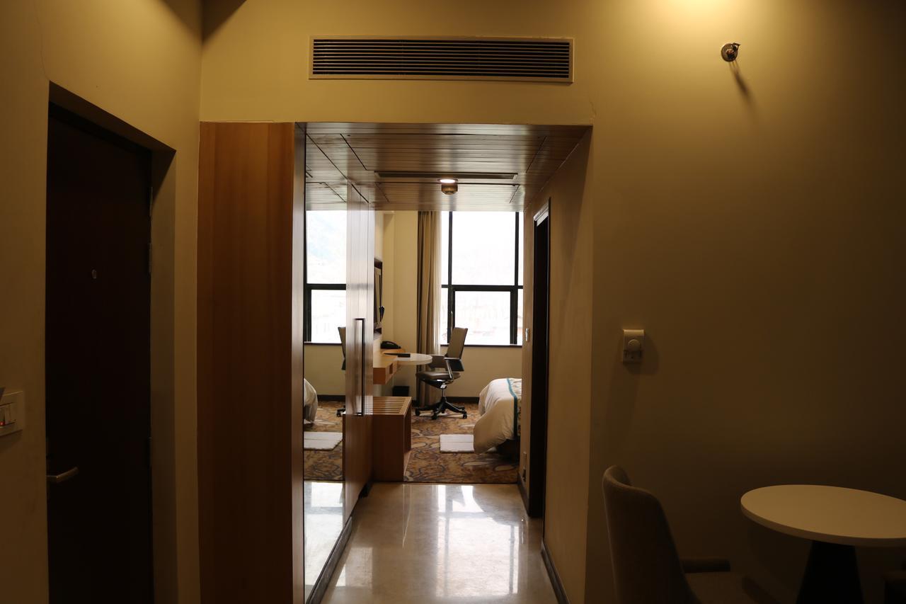 Radisson Srinagar Hotel Eksteriør billede