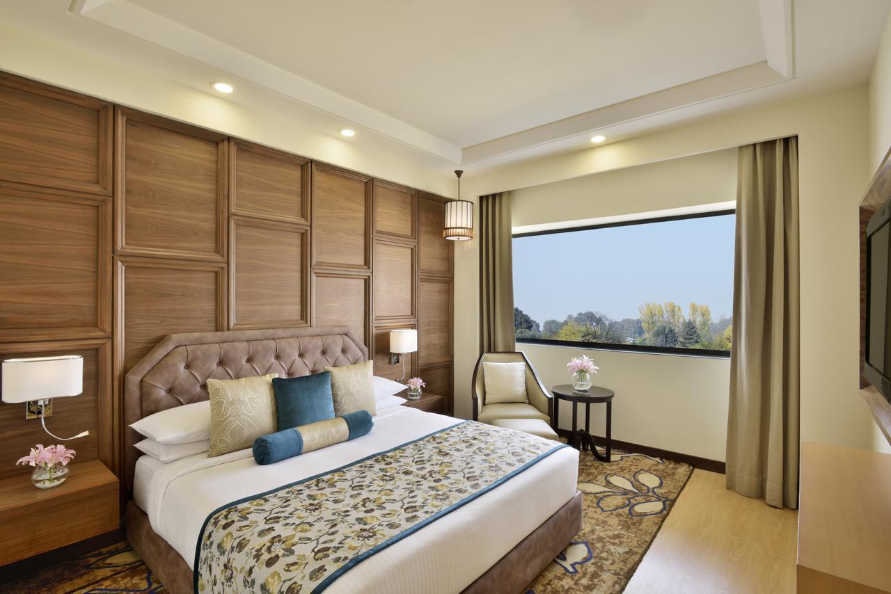 Radisson Srinagar Hotel Eksteriør billede